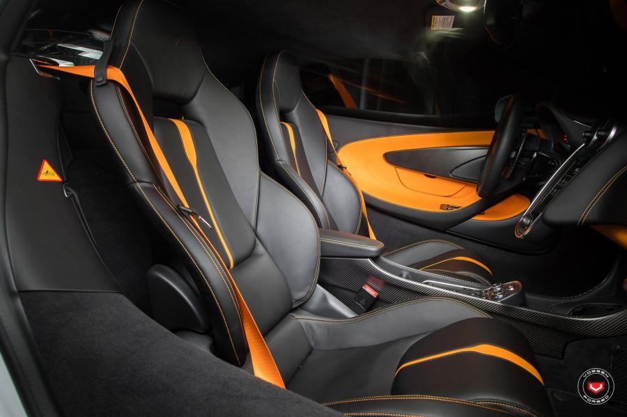 Интерьер McLaren 570S on Vossen Wheels (VPS-305) 2018 года  (фото 8 из 13)